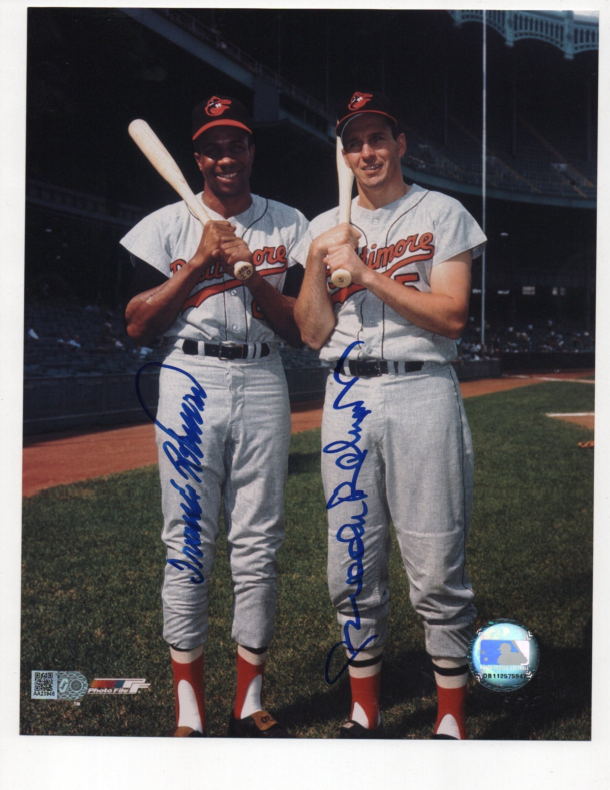 Brooks Robinson & Frank Robinson Signed 8x10 Photo (AIV AA23946)