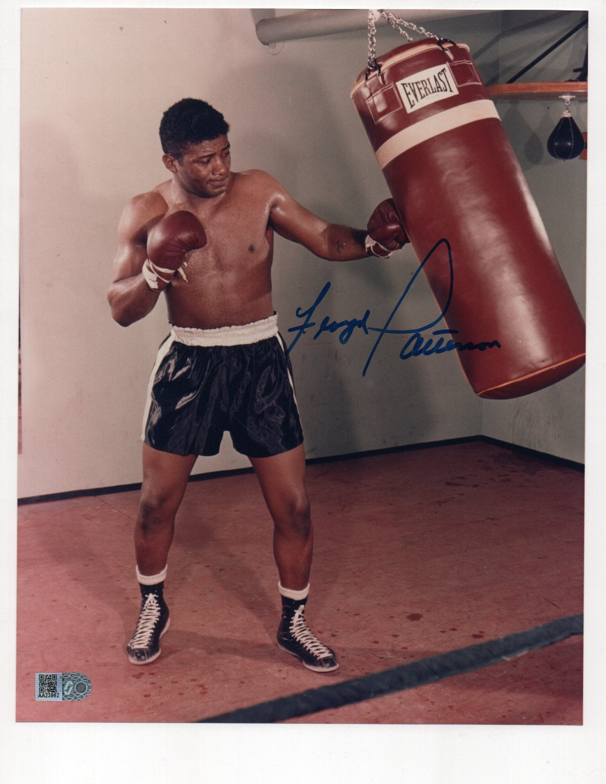 Floyd Patterson Signed 8x10 Photo (AIV AA23962)