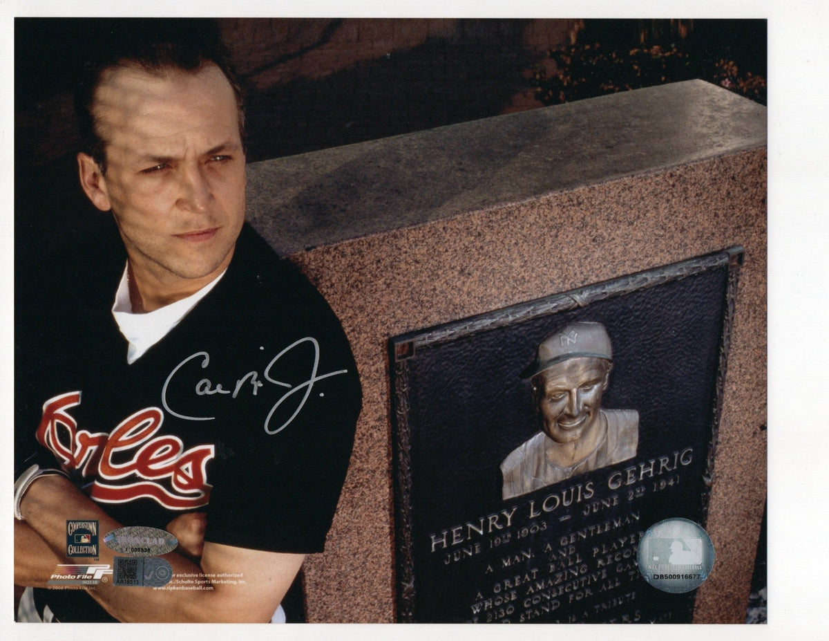 Cal Ripken Signed 8x10 Photo (AIV AA18513)