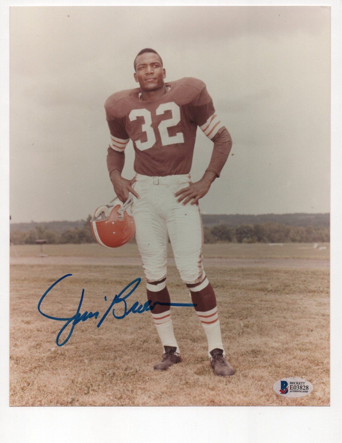 Jim Brown Signed 8x10 Photo (Beckett E03828)