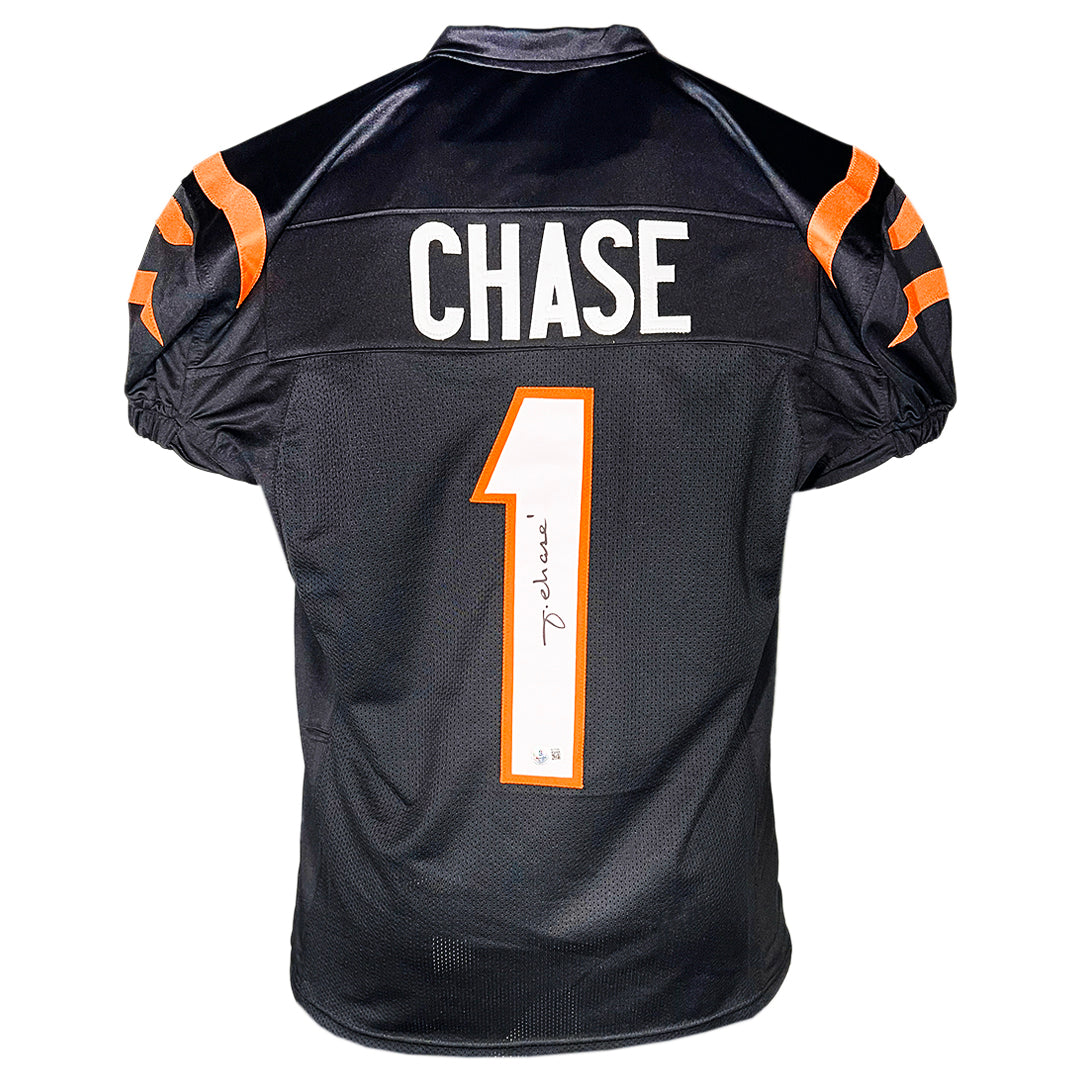 Ja'Marr Chase Signed Cincinnati Black Game Style Football Jersey (Beckett)