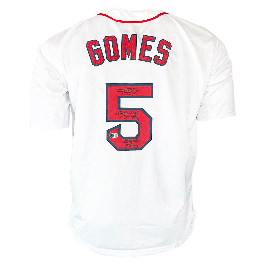 Jonny Gomes Signed 2013 WS Champs, Boston Strong Inscription Boston White Baseball Jersey (Beckett)