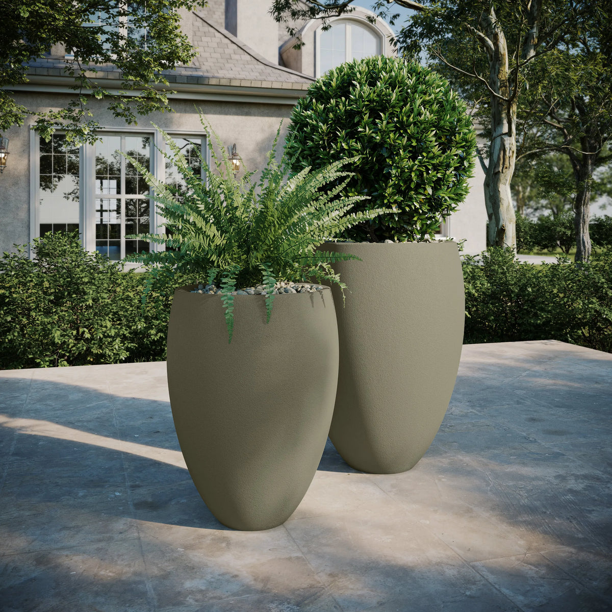 Brandy Planter (XL 42" H x 29" W / Sandstone / Gloss)