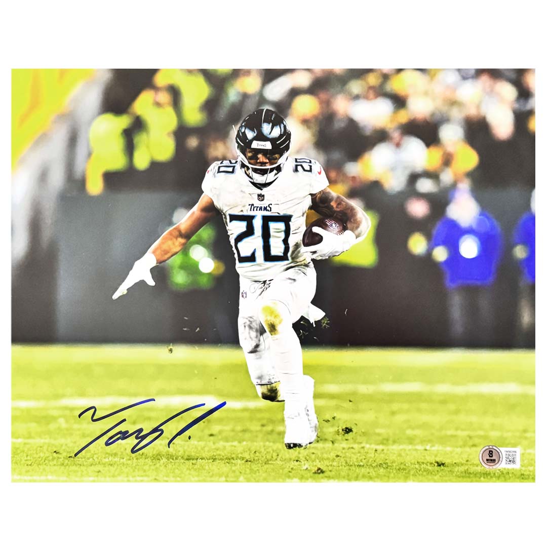 Tony Pollard Signed Tennessee Color Football 11x14 Photo (Beckett)