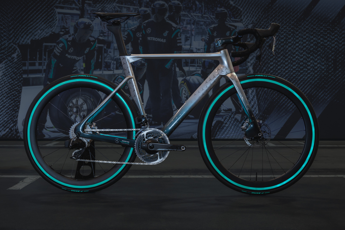 Mercedes-AMG PETRONAS F1® Team V11 Road Edition (Small (52cm Frame) / SRAM RED eTap AXS)